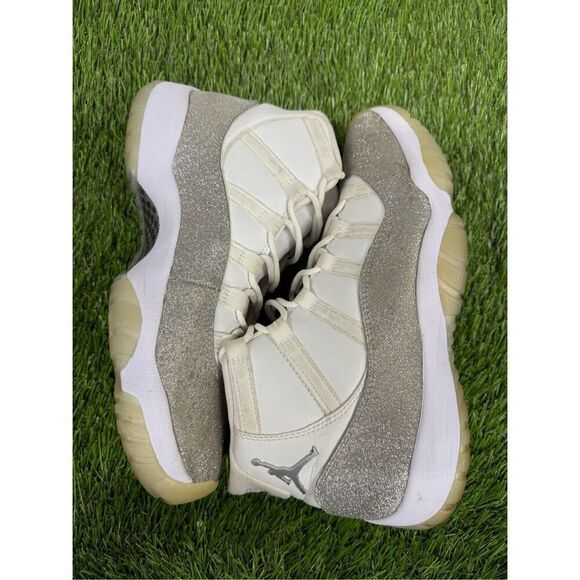 Size 11 women’s - Nike Air Jordan 11 Retro White Metallic Silver Glitter Sneake - Picture 6 of 9